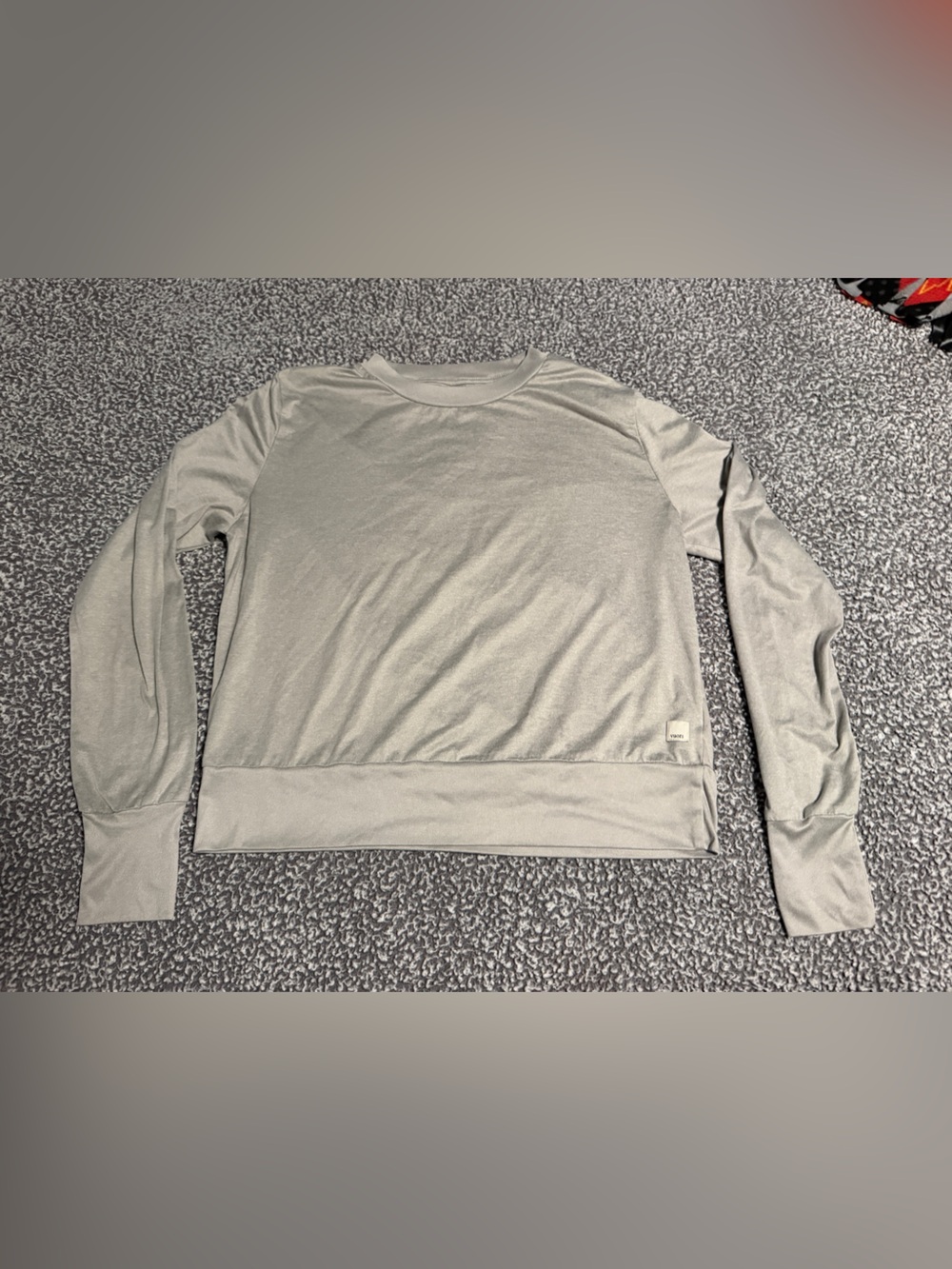 Vuori Light Gray Long Sleeve Tee Size Medium